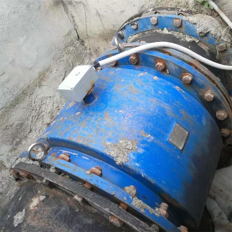 室外、井下污水測(cè)量電磁流量計(jì)安裝現(xiàn)場(chǎng)